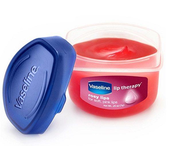 Vaseline Lip Therapy tay te bao chet moi